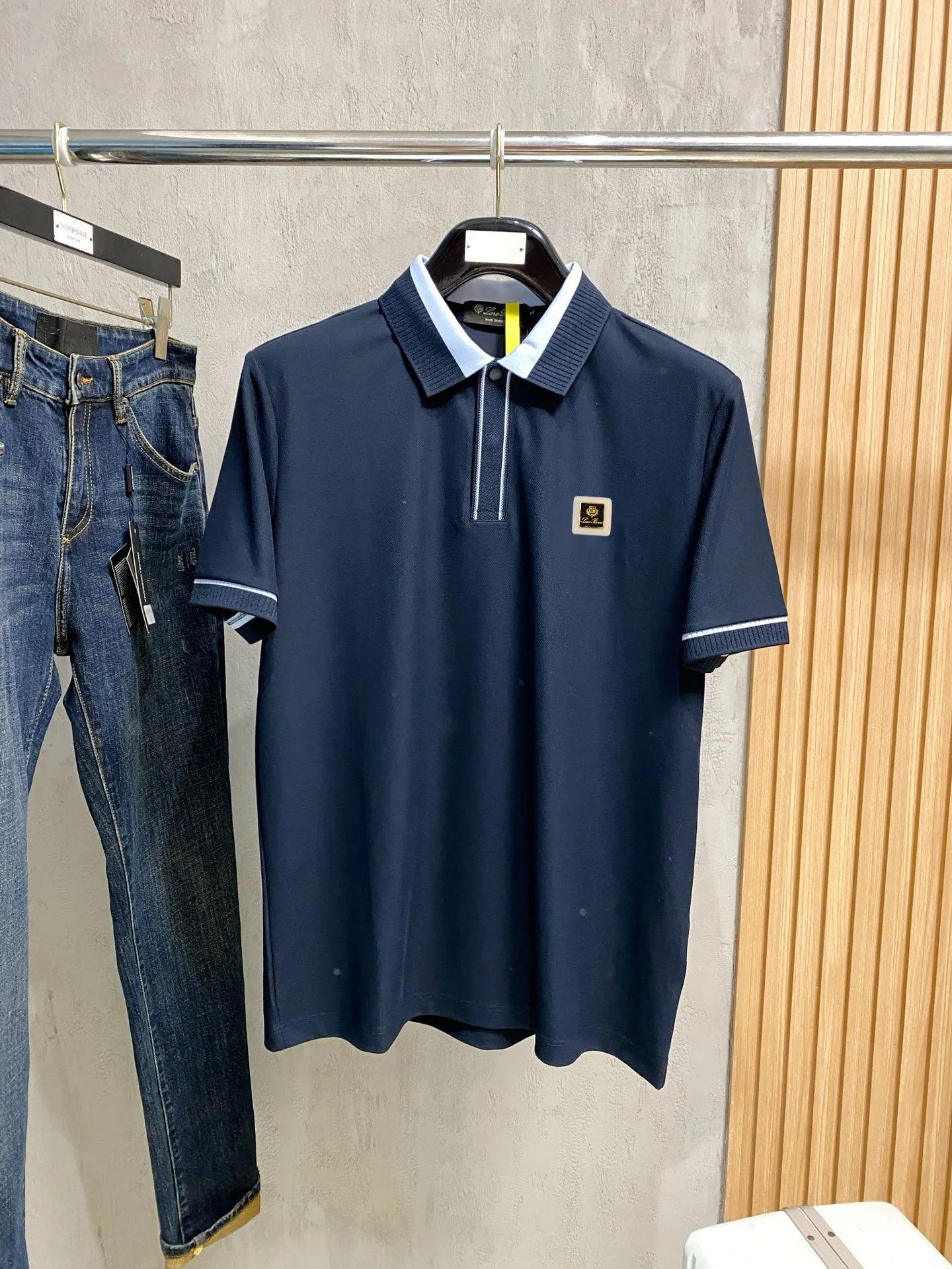 , LP highly recommends! Spring and summer new products are on sale at the counter. Fashionable Premium Men's Polo - Logo on the chest, personalized and fashionable/Imported top-notch high-density mercerized pearls, extremely skin-friendly and comfortable. It feels very delicate, has a good texture, is cool and breathable, and is overall a very good product. It can be worn alone without any problem. Size M-4Xl